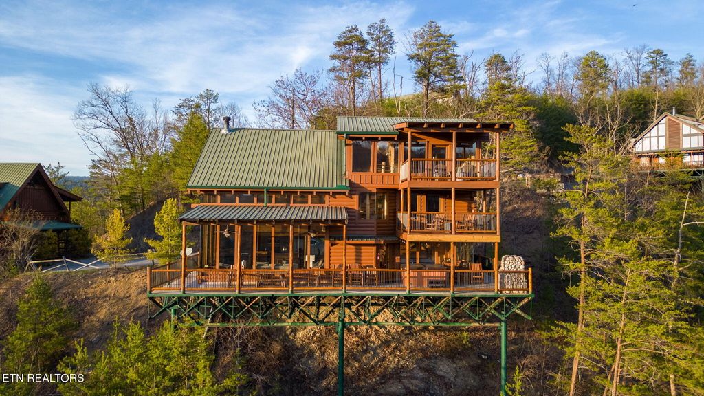 Photo of 3545 Carsons Ridge Way, Sevierville, TN 37862 (MLS # 1328501)