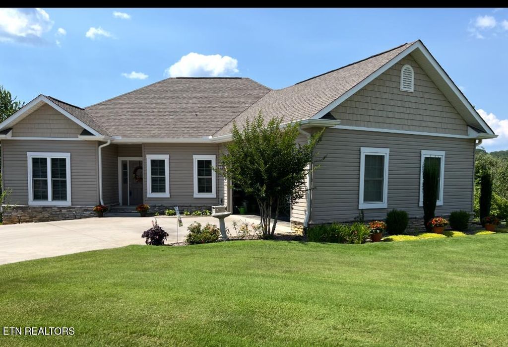 Photo of 214 Unutsi Trail Trl, Vonore, TN 37885 (MLS # 1305887)