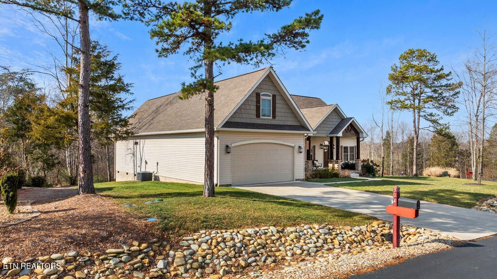 Photo of 304 Elokwa Lane, Loudon, TN 37774 (MLS # 1328175)