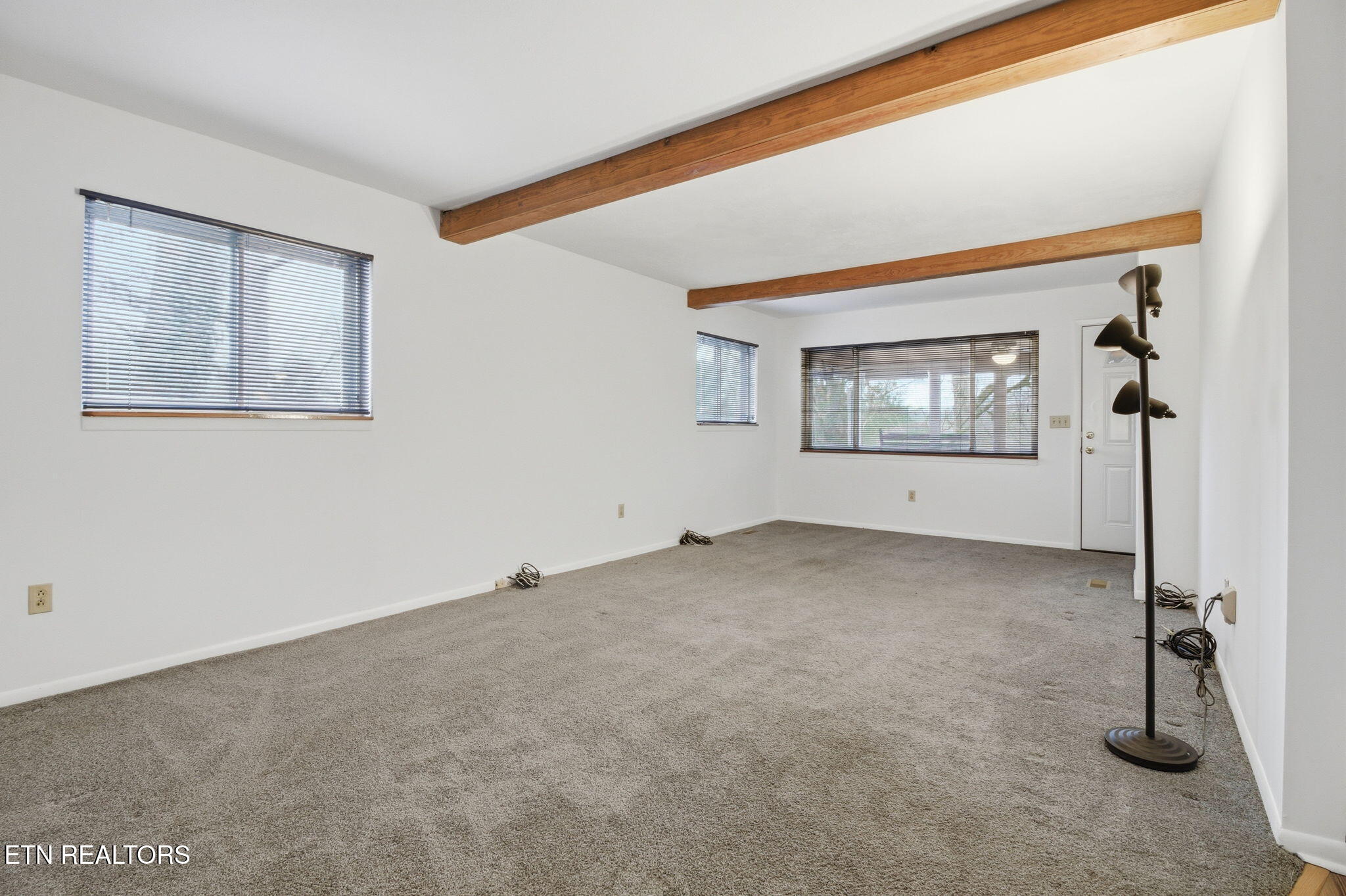 353 E Wolf Valley Rd