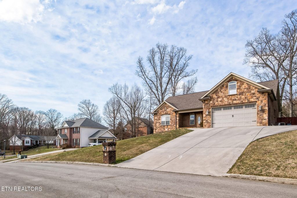 Photo of 354 Meadowlake Circle, Seymour, TN 37865 (MLS # 1292170)