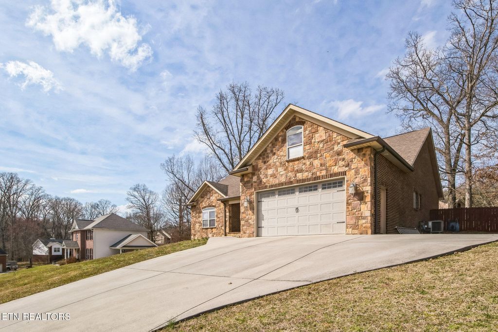 Photo of 354 Meadowlake Circle, Seymour, TN 37865 (MLS # 1292170)