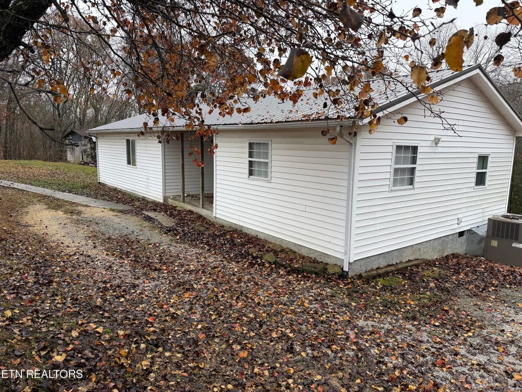 Photo of 152 Country Way Drive, LaFollette, TN 37766 (MLS # 1323797)