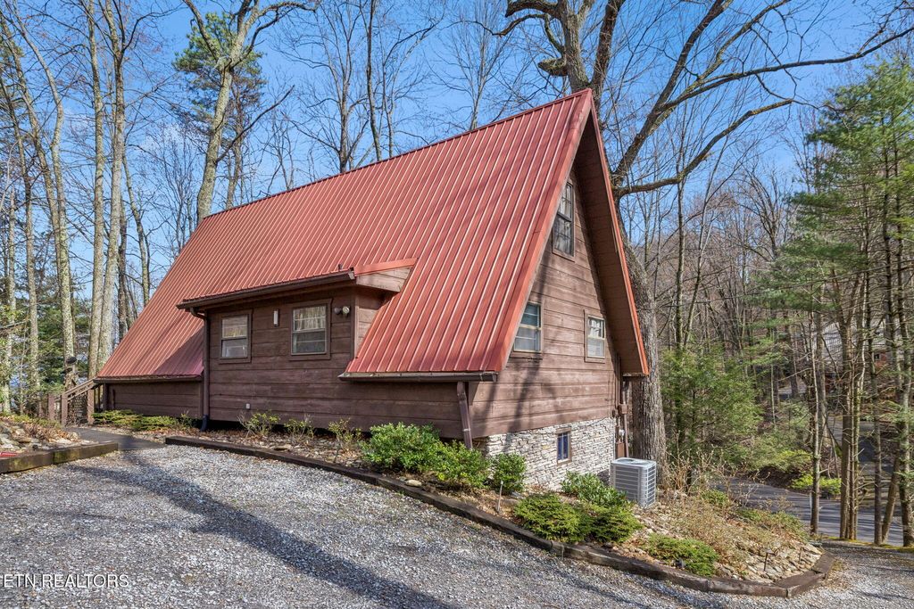 Photo of 1235 N Baden Drive, Gatlinburg, TN 37738 (MLS # 1332432)