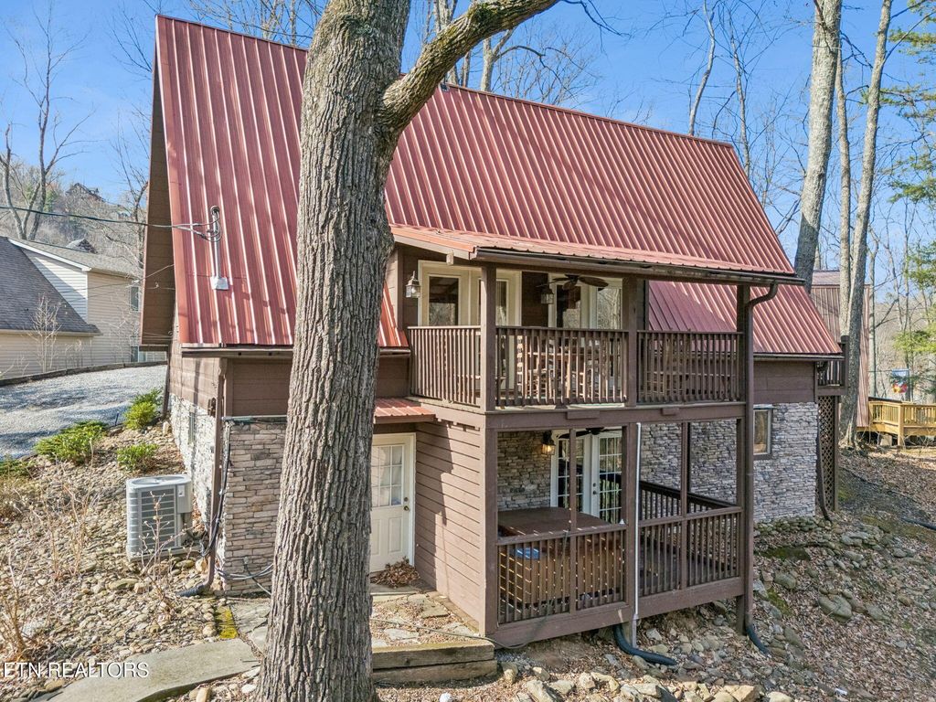 Photo of 1235 N Baden Drive, Gatlinburg, TN 37738 (MLS # 1332432)