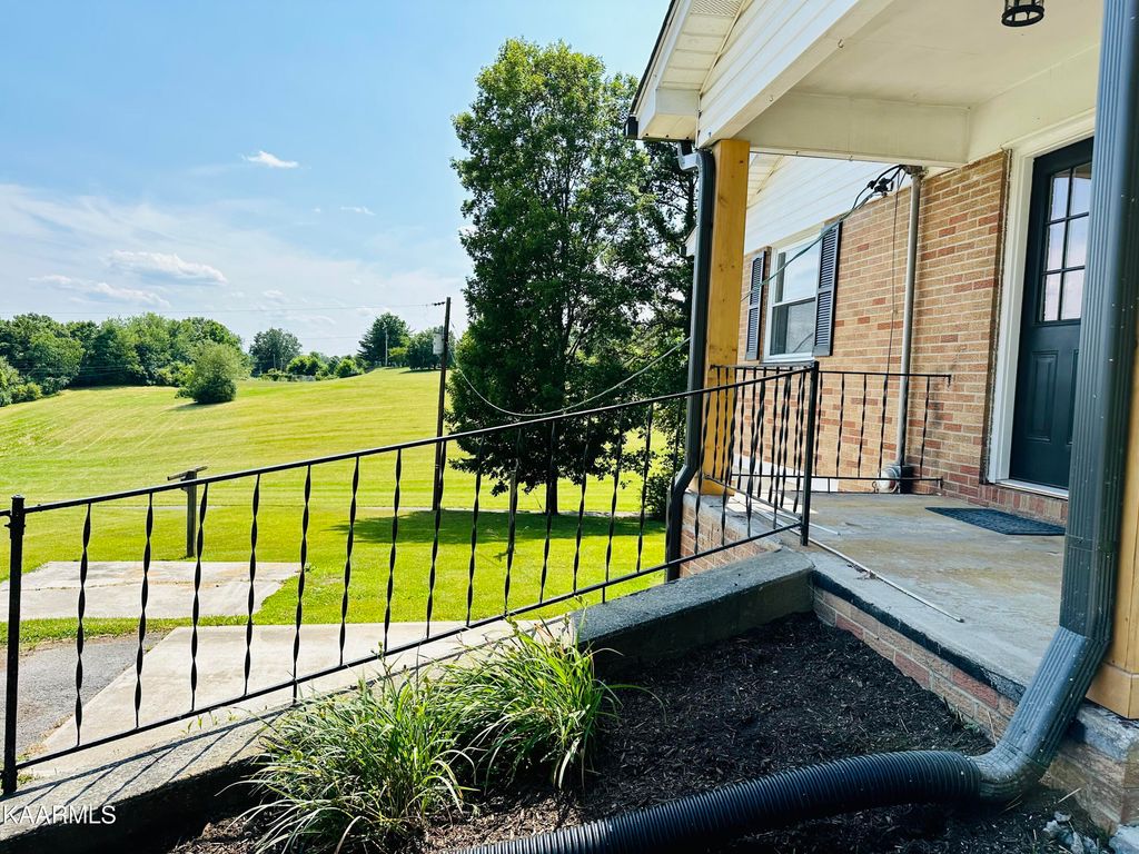 Photo of 713 FAN St, Tazewell, TN 37879 (MLS # 1225090)