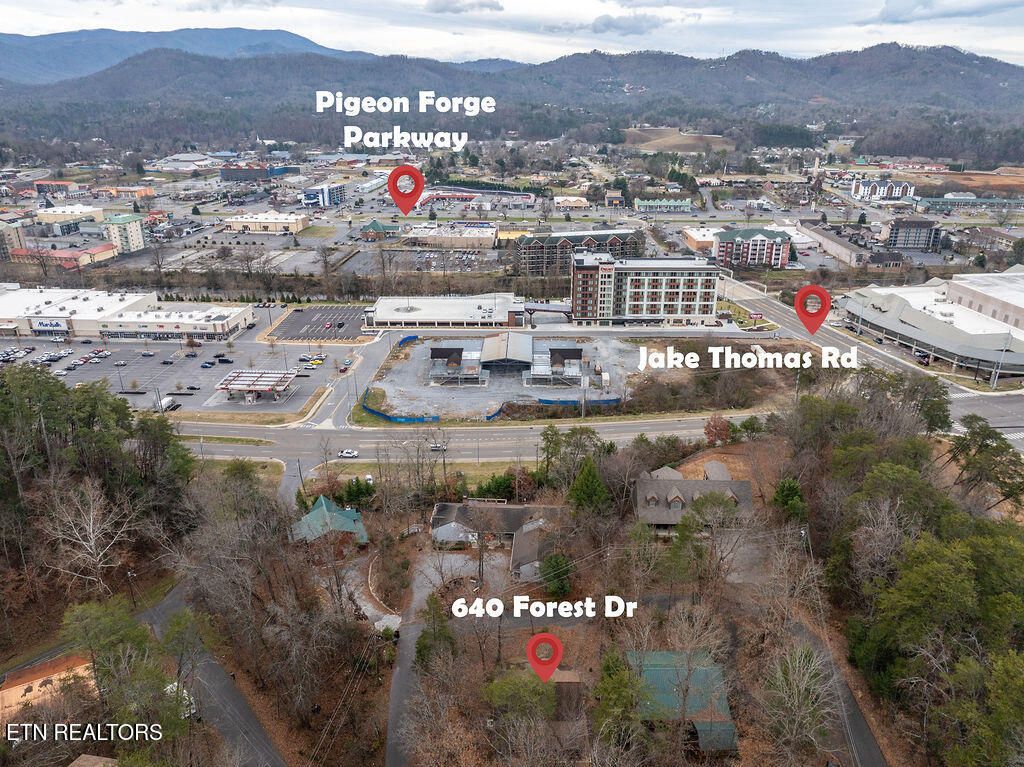 Photo of 640 Forest Drive, Pigeon Forge, TN 37863 (MLS # 1325483)