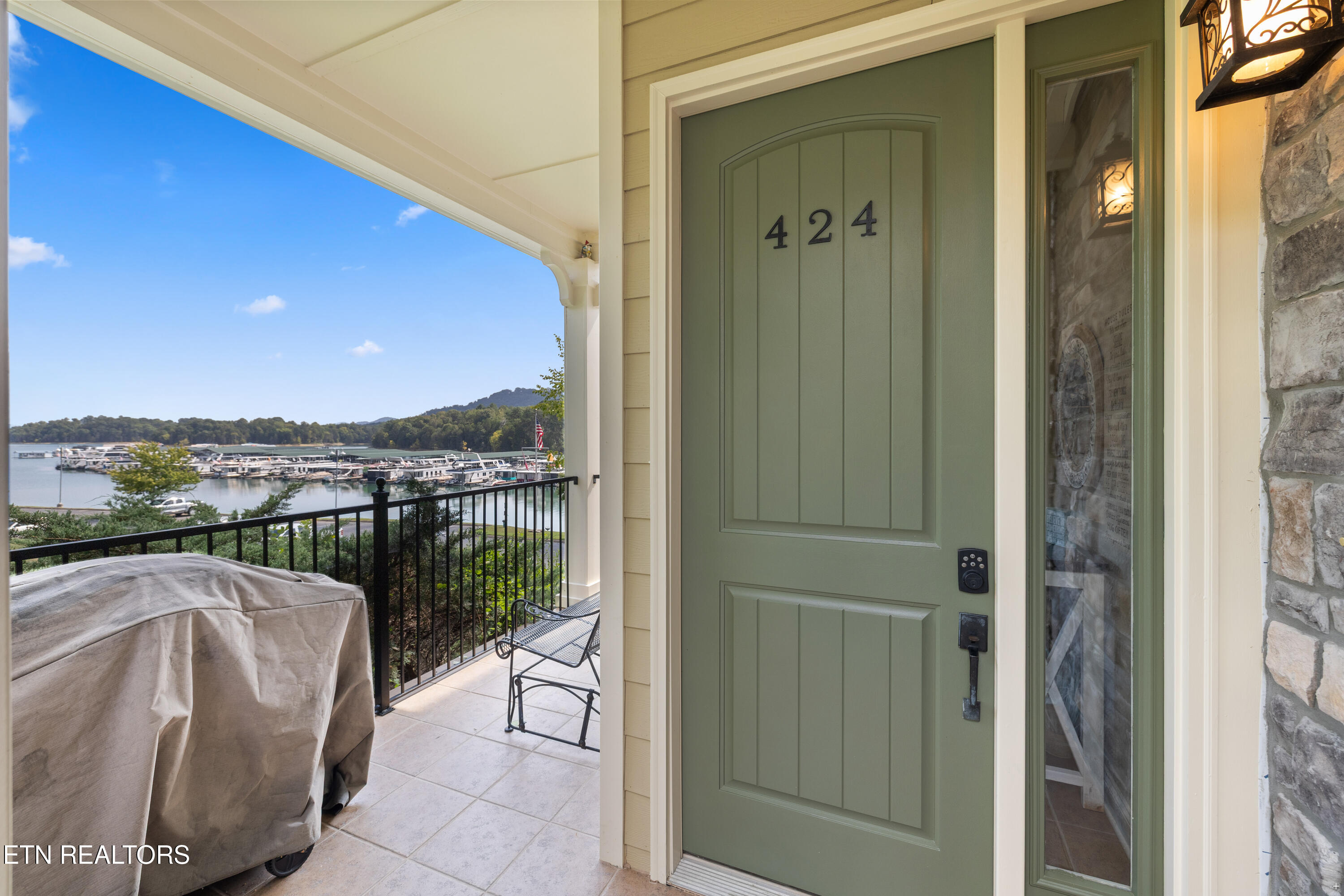 424 Waterside Circle