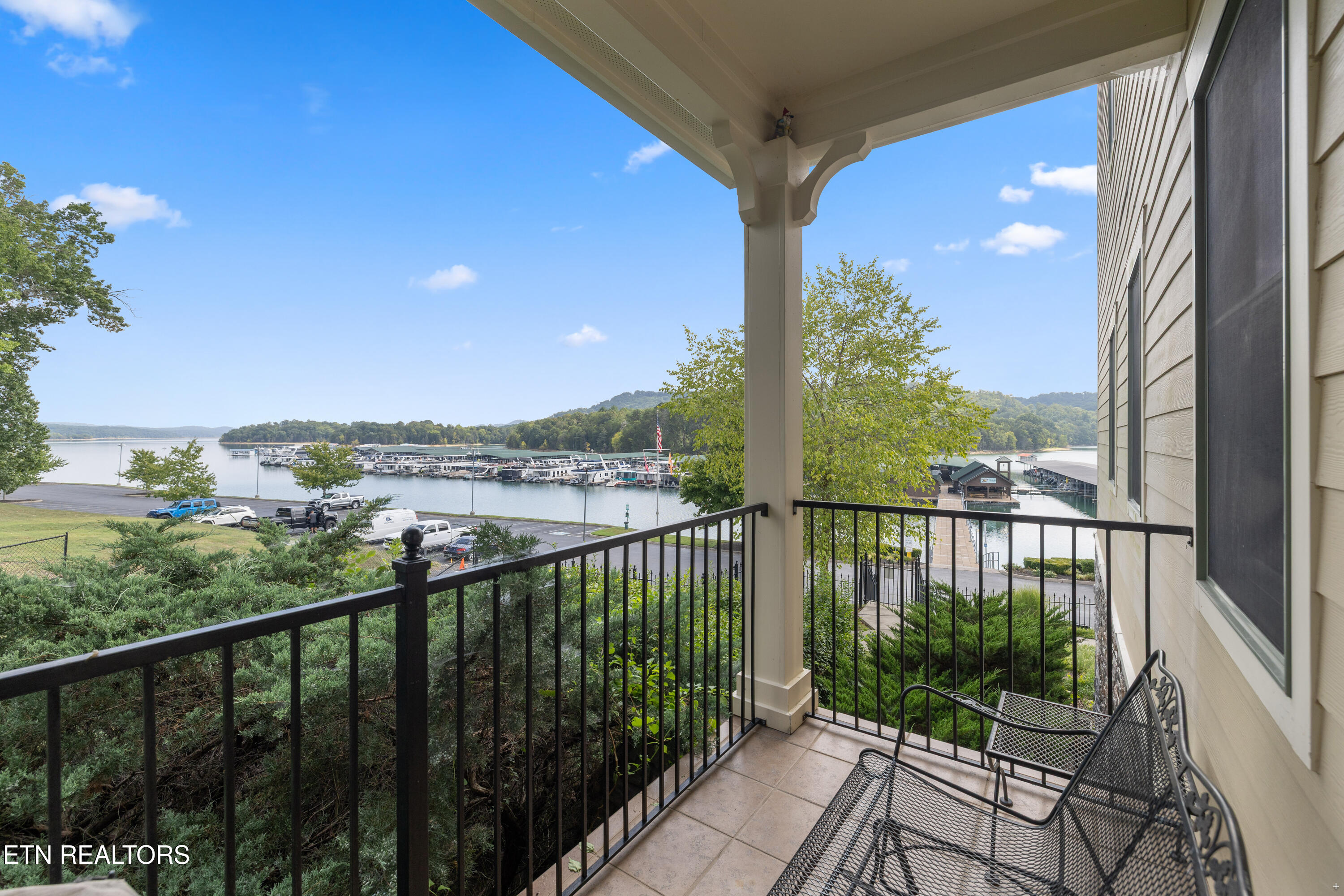 424 Waterside Circle