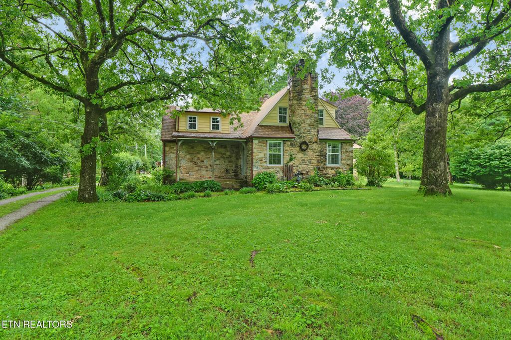 Photo of 642 Pigeon Ridge Rd, Crossville, TN 38555 (MLS # 1305946)