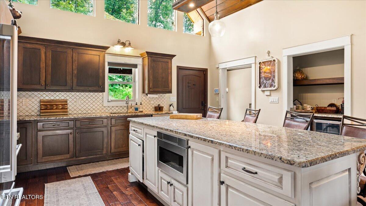 1021 Sanctuary Shrs Way