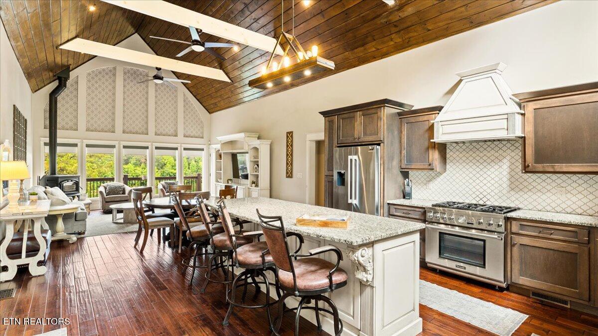 1021 Sanctuary Shrs Way