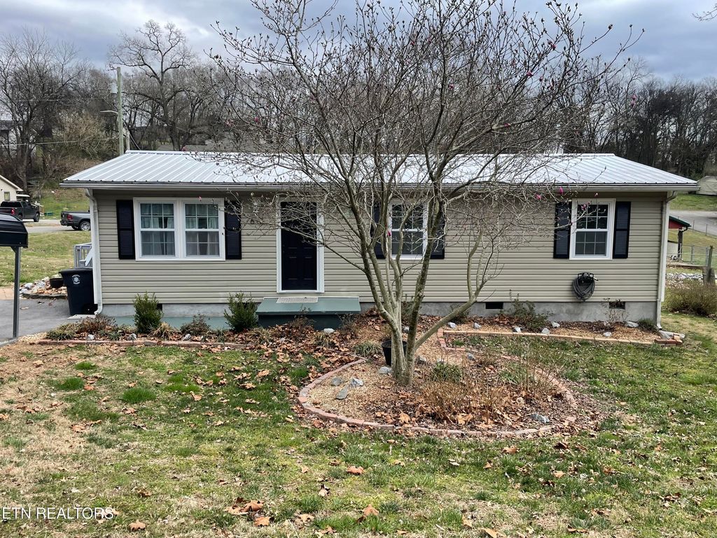 Photo of 613 Clark St, Athens, TN 37303 (MLS # 1331236)