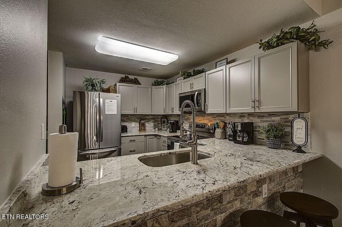 124 Plaza Drive 1102