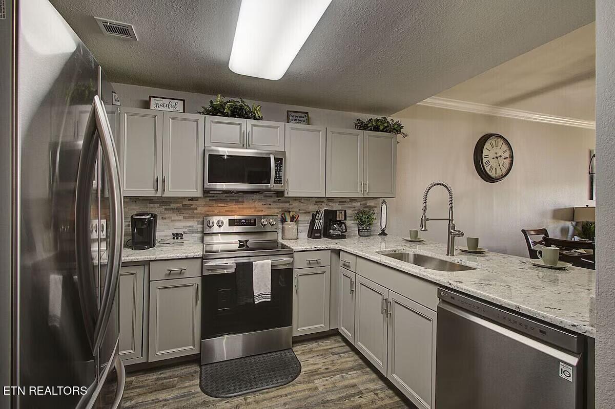 124 Plaza Drive 1102