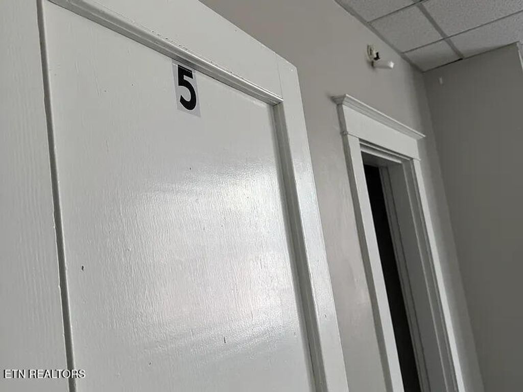 Photo of 420 N Roane St #5, Harriman, TN 37748 (MLS # 1321462)