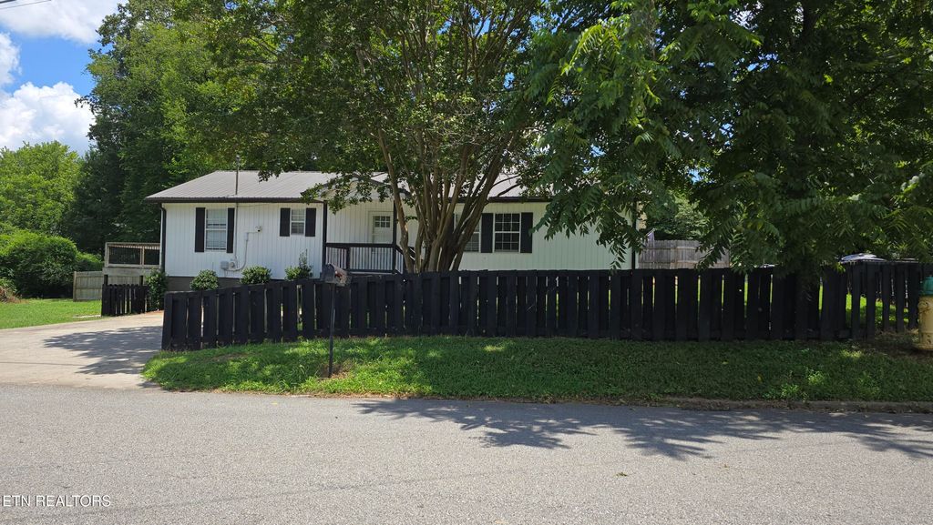 Photo of 605 Guille St, Athens, TN 37303 (MLS # 1312372)