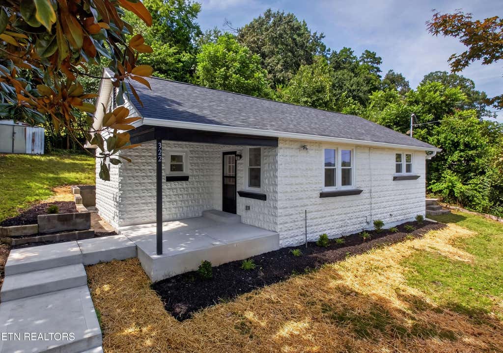 Photo of 322 Oak St, Clinton, TN 37716 (MLS # 1352690)