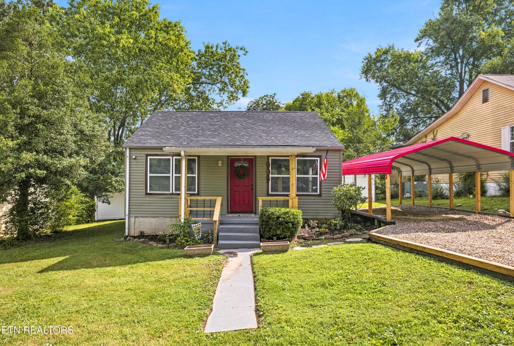 Photo of 909 N C St, Lenoir City, TN 37771 (MLS # 1351892)