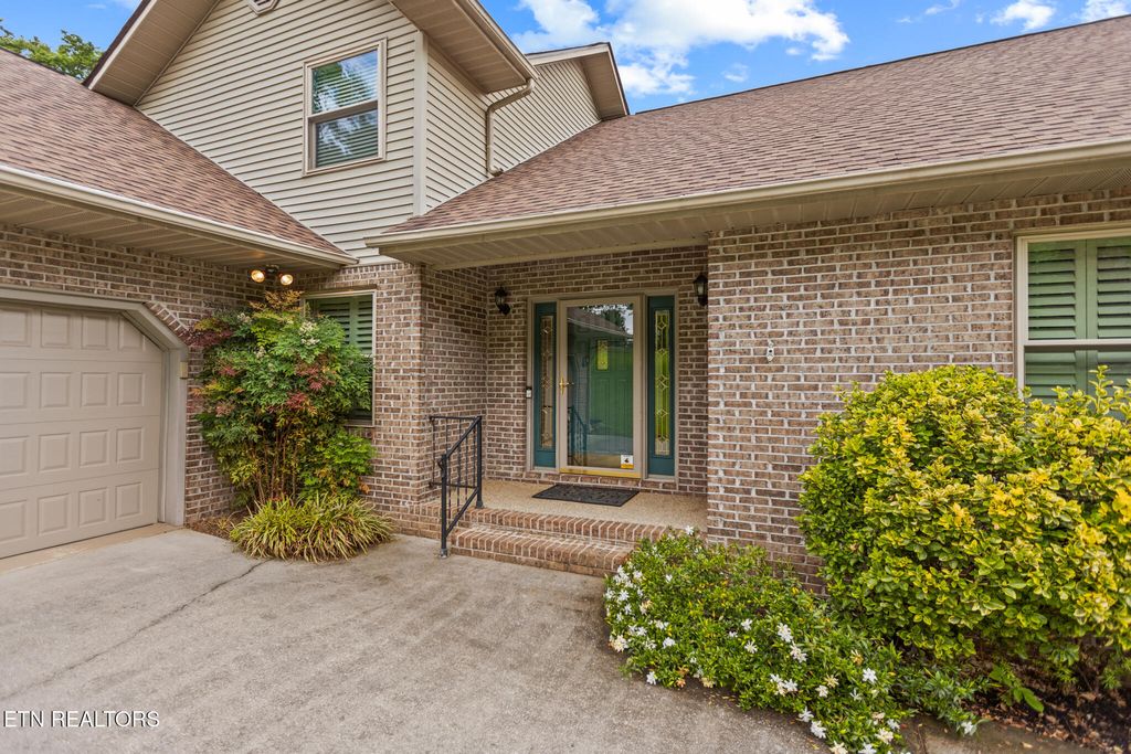 Photo of 1017 Peterson Lane, Maryville, TN 37803 (MLS # 1342336)