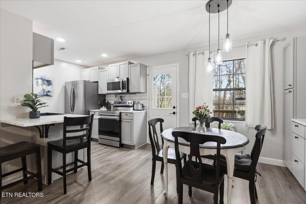 Photo of 1104 Andrewbrook Lane, Knoxville, TN 37923 (MLS # 1331593)