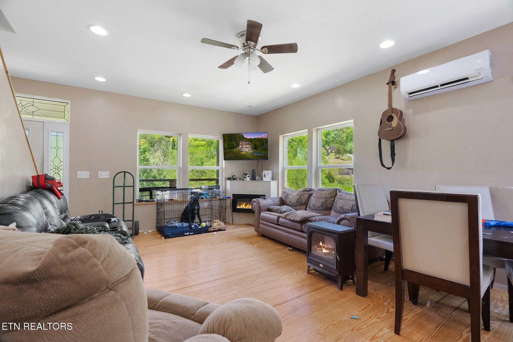 Photo of 4018 Jones Cove Rd, Sevierville, TN 37876 (MLS # 1339575)