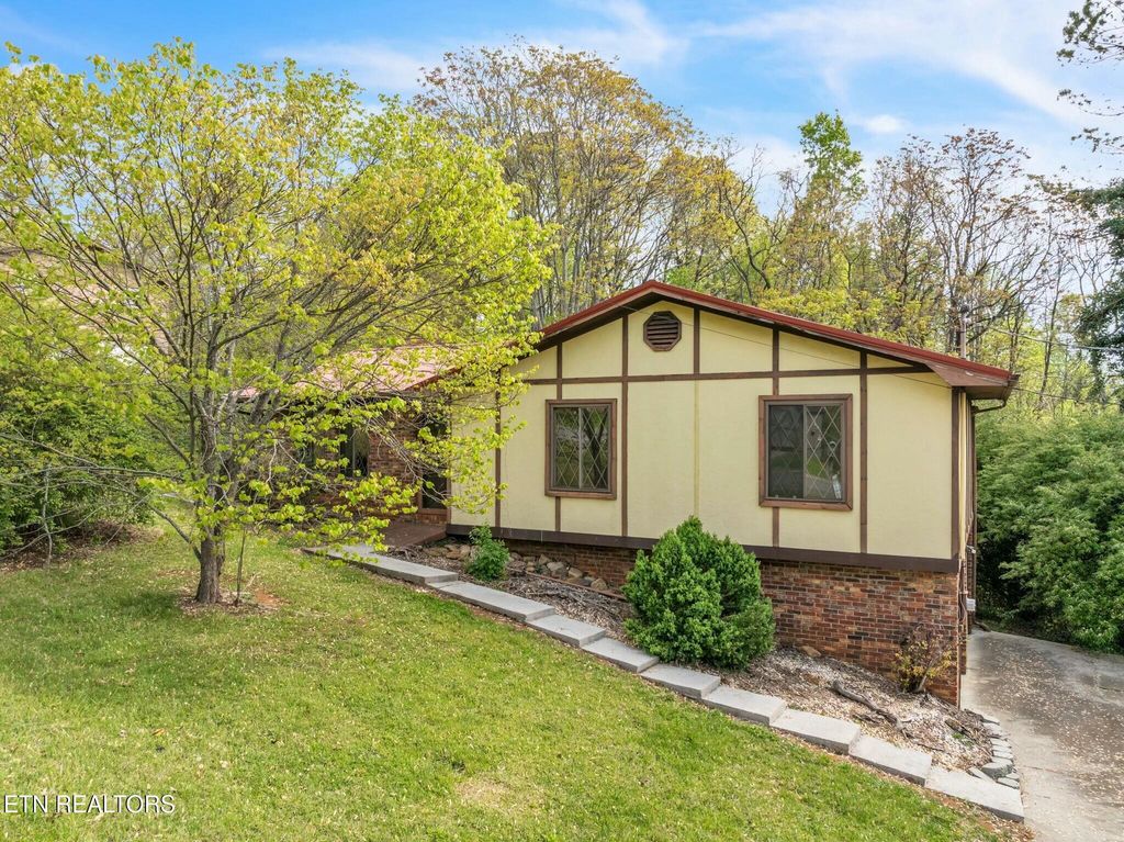 Photo of 2137 Highview Drive Dr, Morristown, TN 37813 (MLS # 1285825)