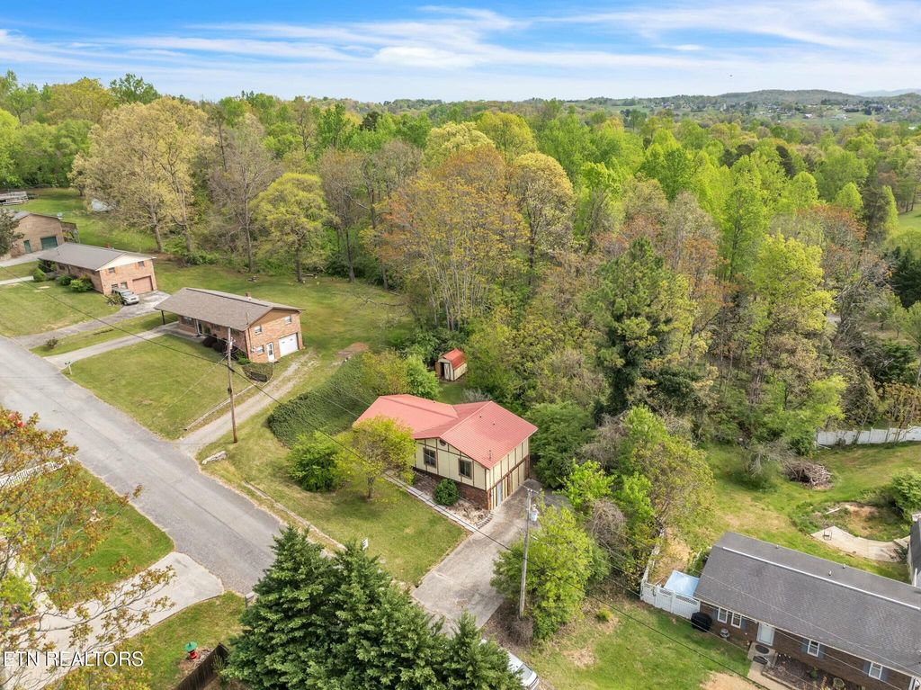 Photo of 2137 Highview Drive Dr, Morristown, TN 37813 (MLS # 1285825)