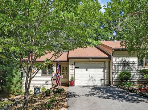 Photo of 374 Lake Catherine Court, Crossville, TN 38558 (MLS # 1355464)