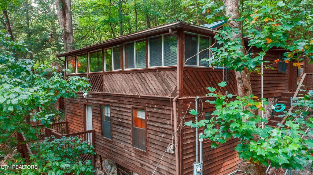 Photo of 215 Lovers Lane, Townsend, TN 37882 (MLS # 1327309)