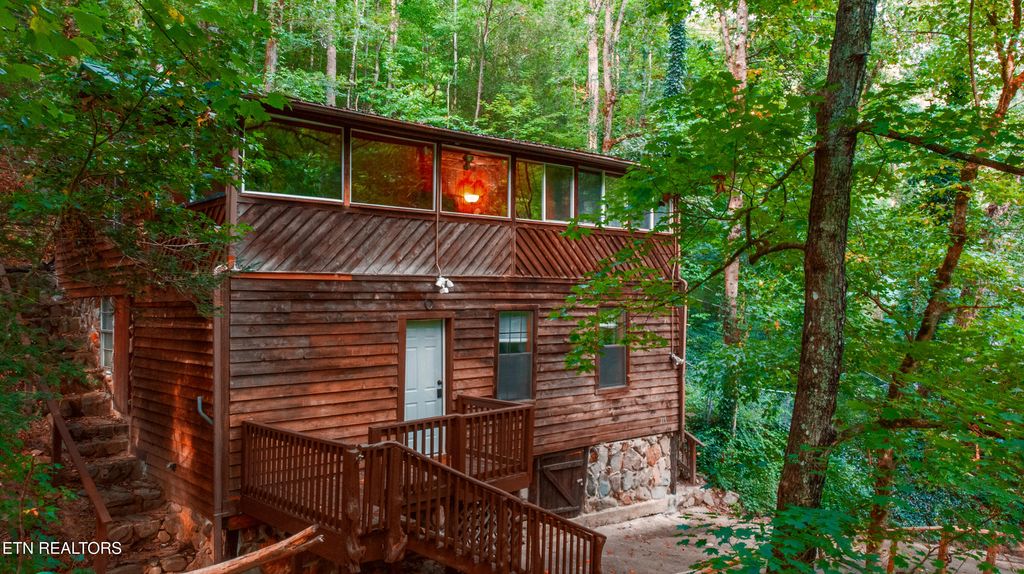 Photo of 215 Lovers Lane, Townsend, TN 37882 (MLS # 1327309)