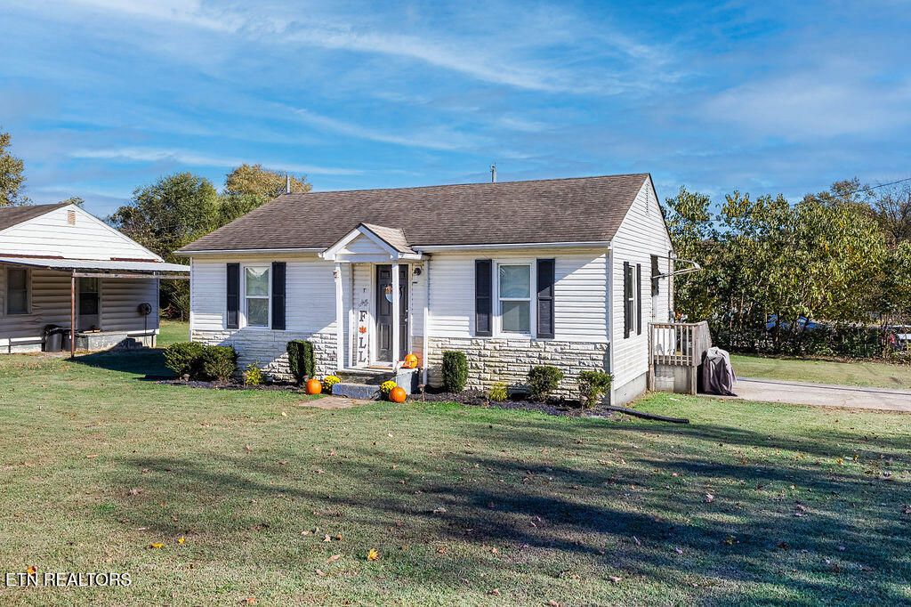 Photo of 2390 Cecelia Ave, Maryville, TN 37804 (MLS # 1319874)