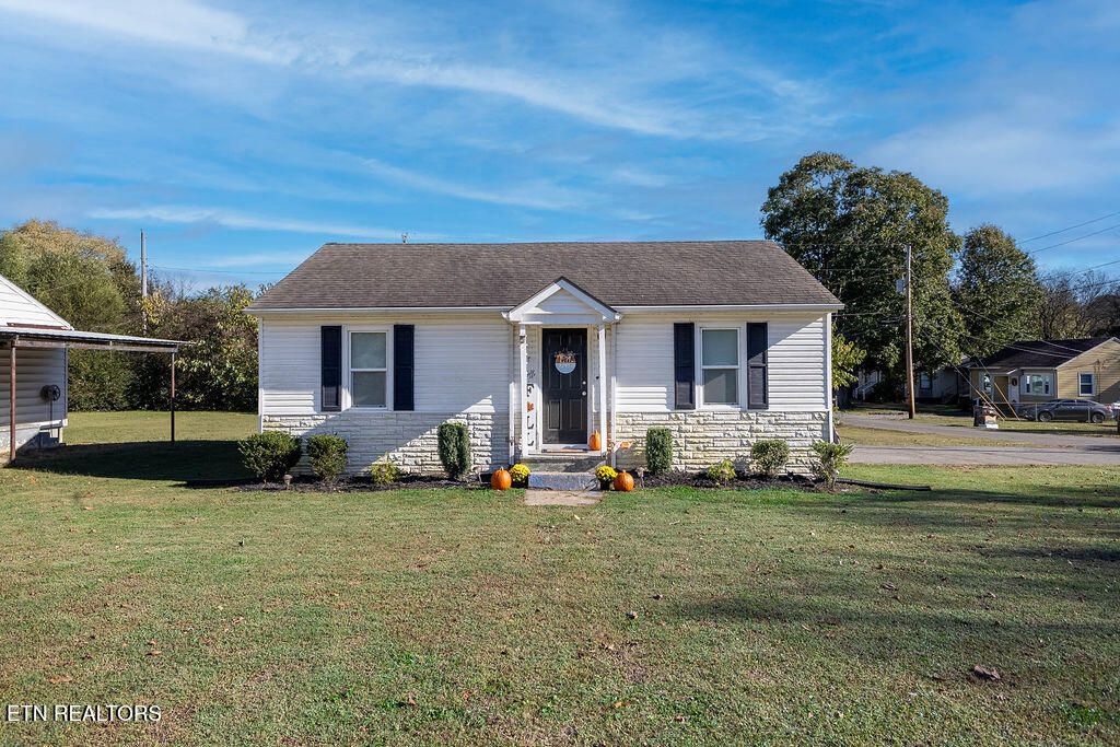 Photo of 2390 Cecelia Ave, Maryville, TN 37804 (MLS # 1319874)