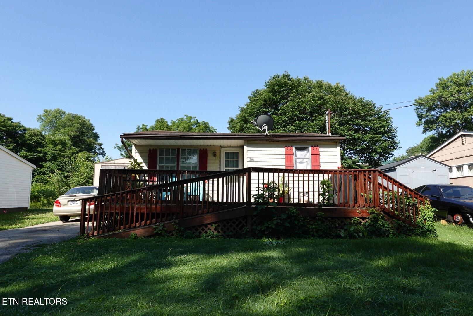305 W Dunn St