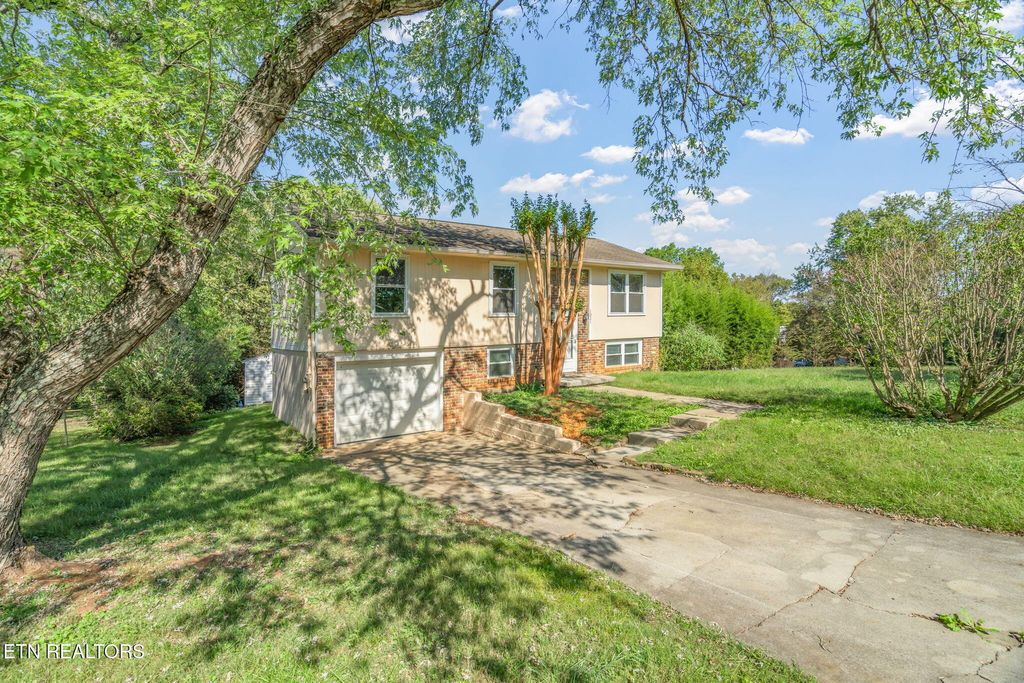 Photo of 1321 Scotsbury Circle, Knoxville, TN 37919 (MLS # 1318633)