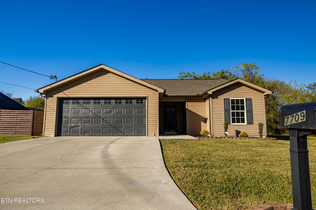 Photo of 7709 Stonewood Creek Drive, Corryton, TN 37721 (MLS # 1319741)