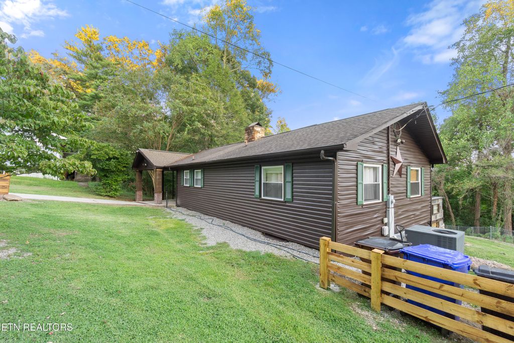 Photo of 113 Pomona Rd, Oak Ridge, TN 37830 (MLS # 1313605)