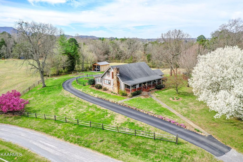 Photo of 918 Country Lane, Walland, TN 37886 (MLS # 1221992)