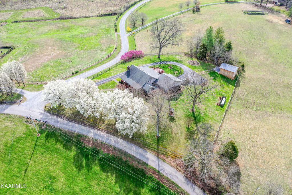 Photo of 918 Country Lane, Walland, TN 37886 (MLS # 1221992)
