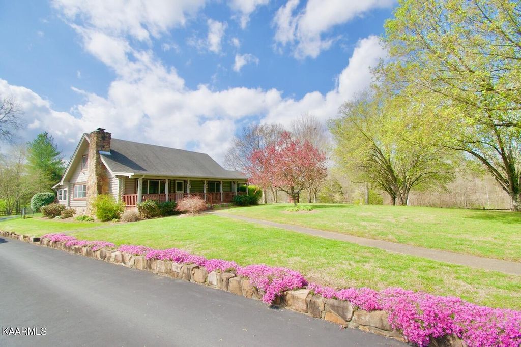 Photo of 918 Country Lane, Walland, TN 37886 (MLS # 1221992)