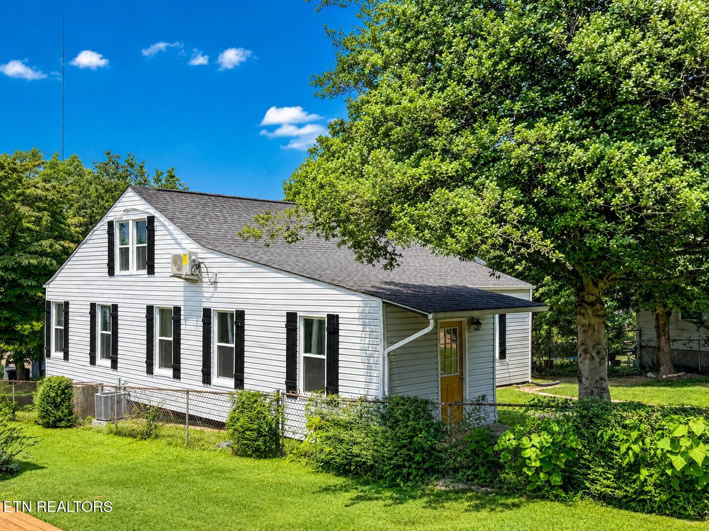 416 E Churchwell Ave 1 & 2