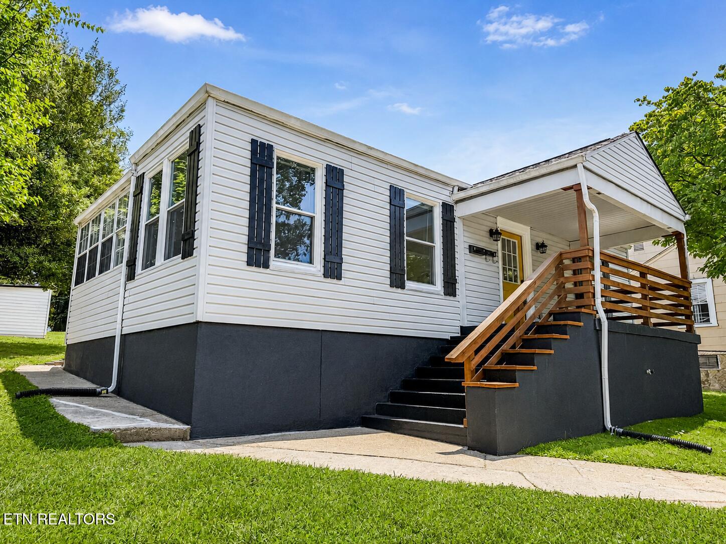 416 E Churchwell Ave 1 & 2
