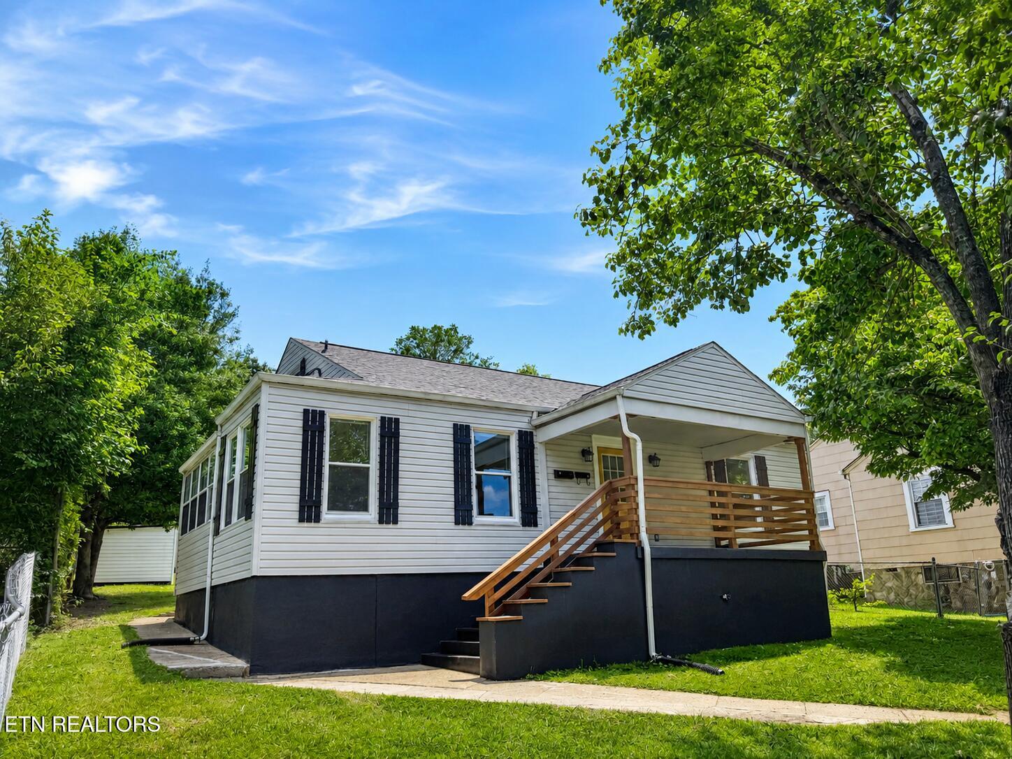 416 E Churchwell Ave 1 & 2