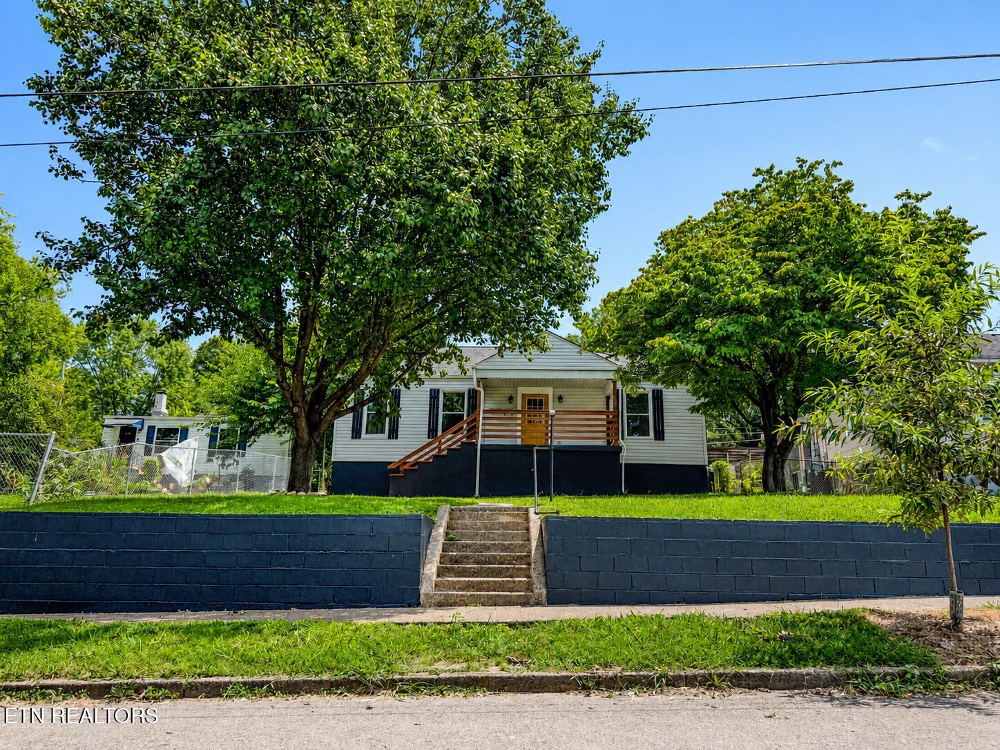 416 E Churchwell Ave 1 & 2