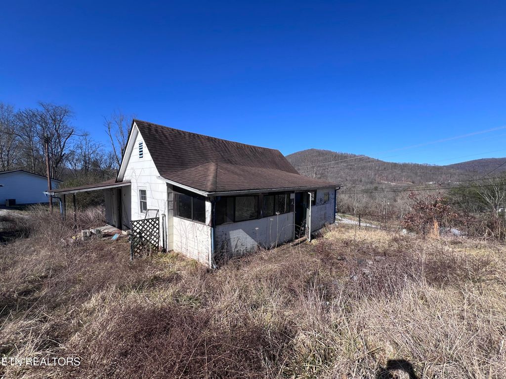 Photo of 115 7th Ave, Jellico, TN 37762 (MLS # 1330226)