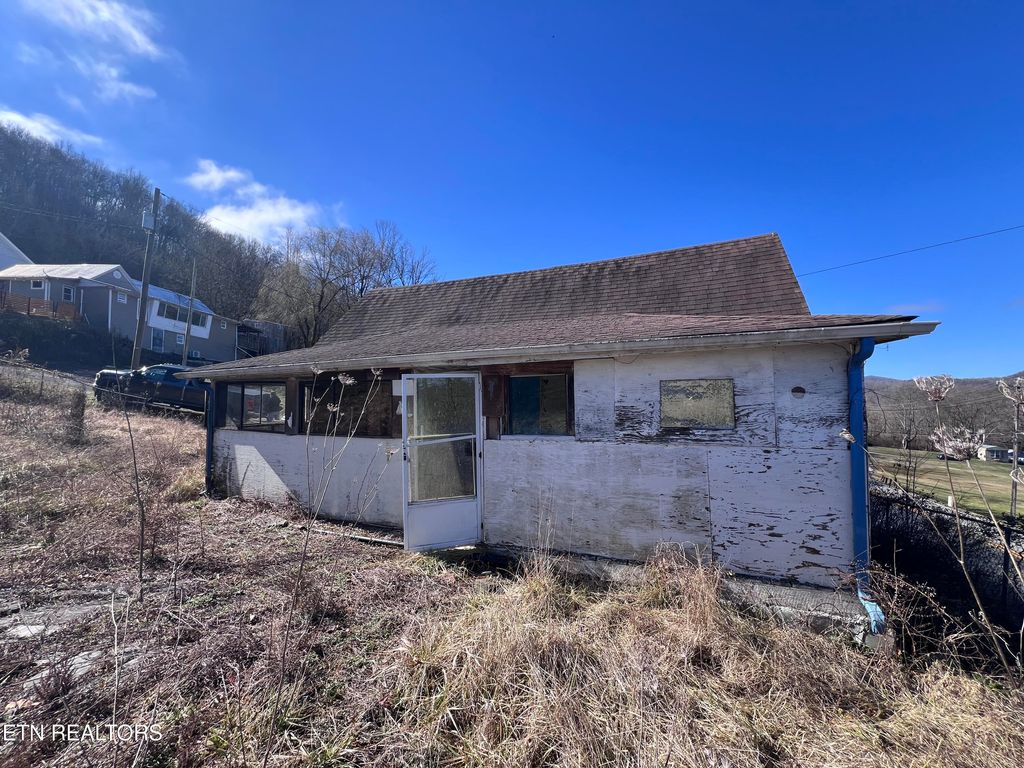 Photo of 115 7th Ave, Jellico, TN 37762 (MLS # 1330226)