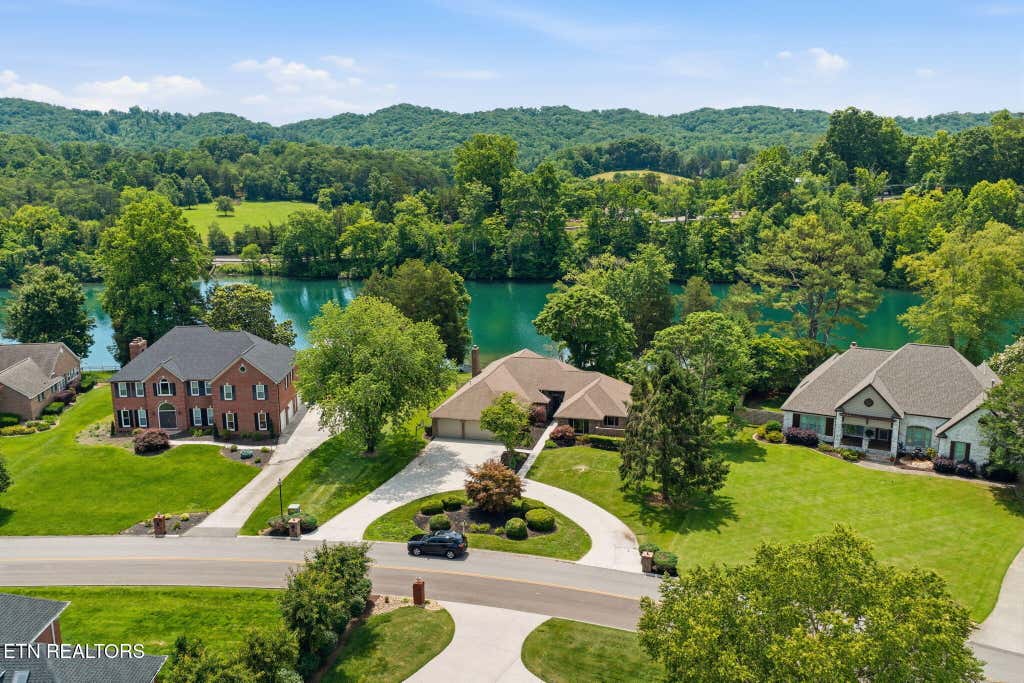Photo of 452 Mariner Point Drive, Clinton, TN 37716 (MLS # 1351446)