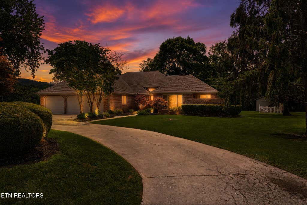 Photo of 452 Mariner Point Drive, Clinton, TN 37716 (MLS # 1351446)