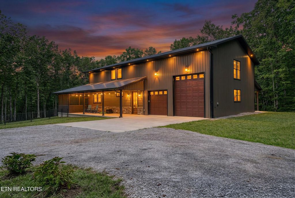 Photo of 1532 E Overlook Rd, Monterey, TN 38574 (MLS # 1331760)