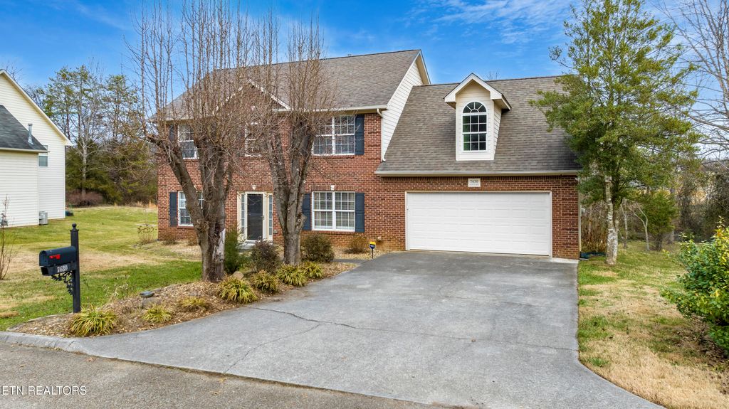 Photo of 7630 Racing Run Rd, Knoxville, TN 37920 (MLS # 1325978)